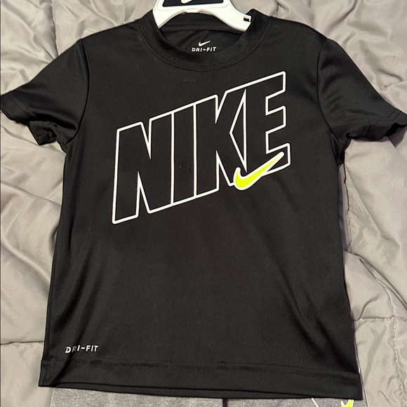 Size 4 Magellan and Nike outfits - Picture 5 of 10